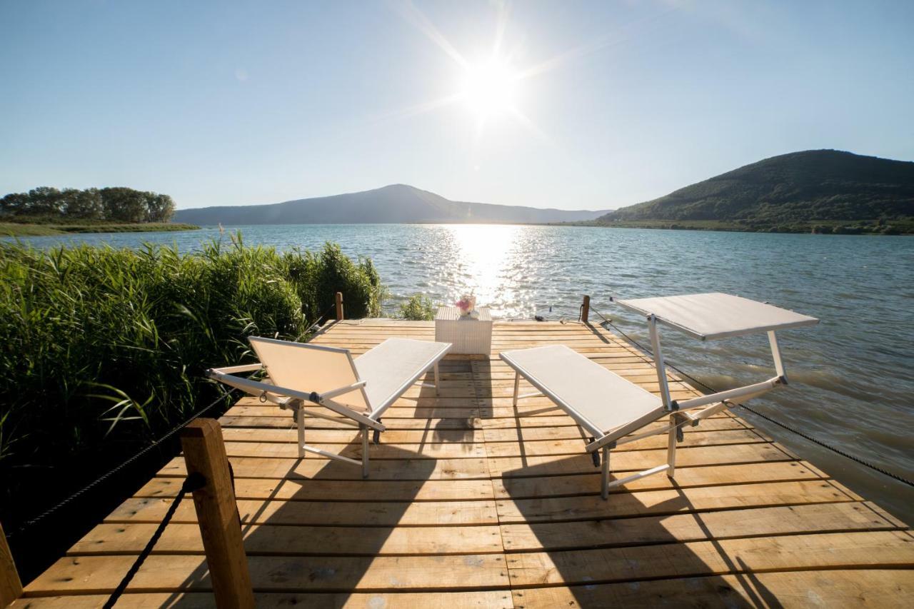 Cottage Beach Vico คาปราโรลา ภายนอก รูปภาพ