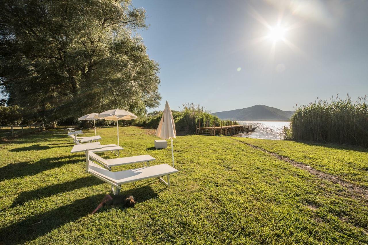 Cottage Beach Vico คาปราโรลา ภายนอก รูปภาพ