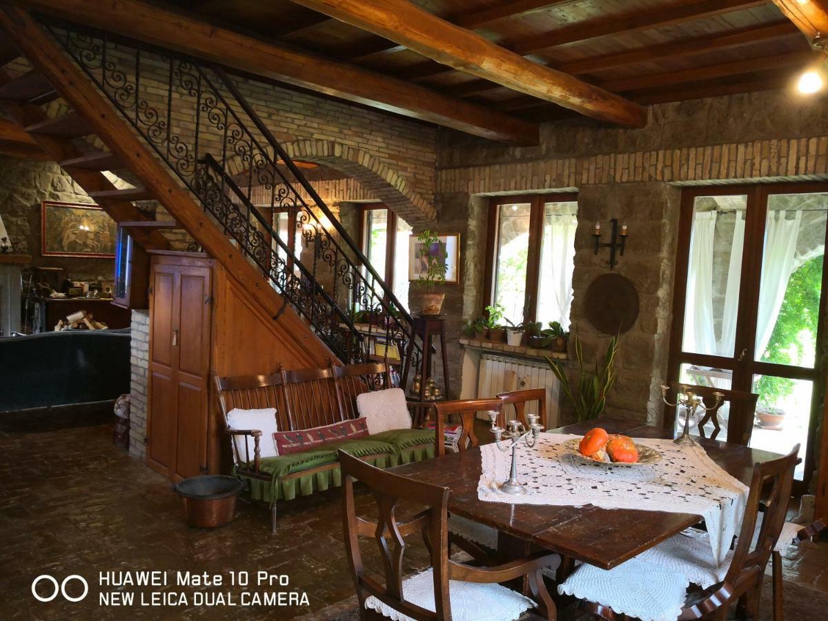 Cottage Beach Vico คาปราโรลา ภายนอก รูปภาพ