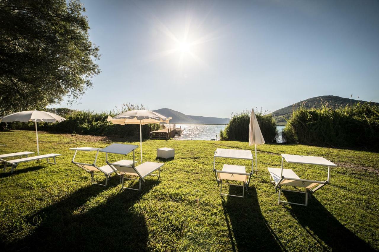 Cottage Beach Vico คาปราโรลา ภายนอก รูปภาพ
